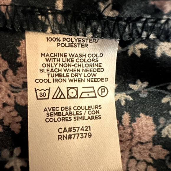 Ann Taylor Women's Button-Down Blouse
Small Floral Print Long Sleeve Shirt - Picture 6 of 6